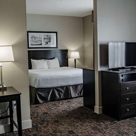 วินเกต บาย วินด์แฮม เอดมันตัน แอร์พอร์ต Hotel เลอดูค ภายนอก รูปภาพ