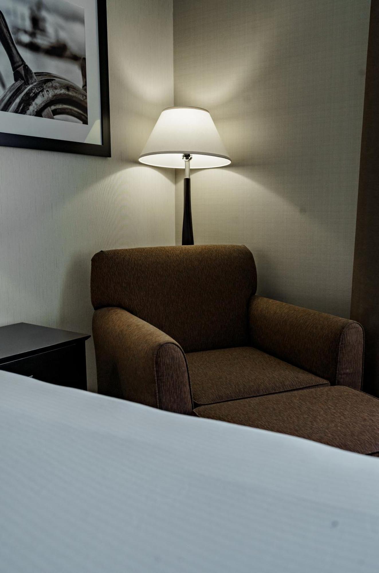 วินเกต บาย วินด์แฮม เอดมันตัน แอร์พอร์ต Hotel เลอดูค ภายนอก รูปภาพ