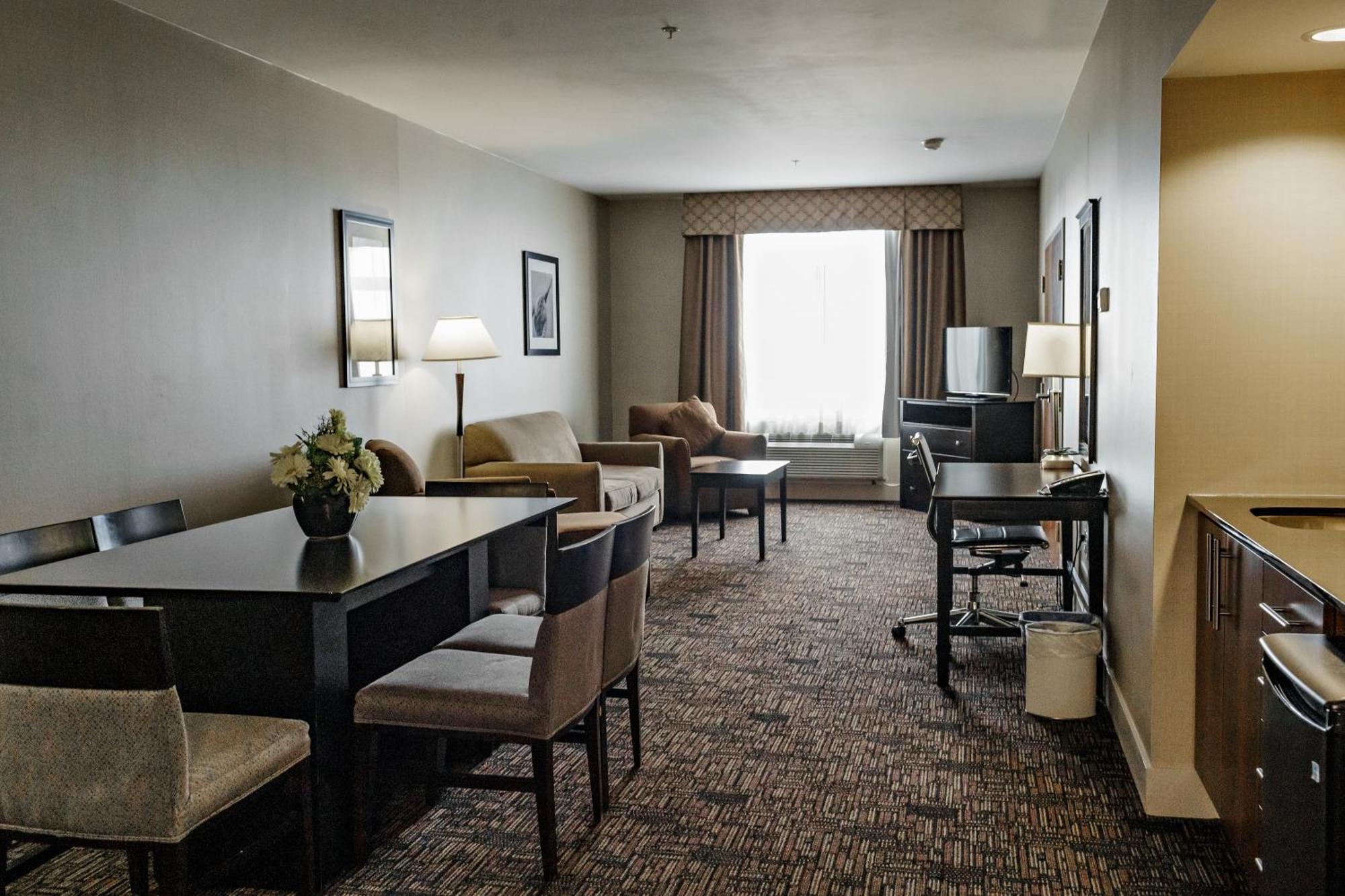 วินเกต บาย วินด์แฮม เอดมันตัน แอร์พอร์ต Hotel เลอดูค ภายนอก รูปภาพ