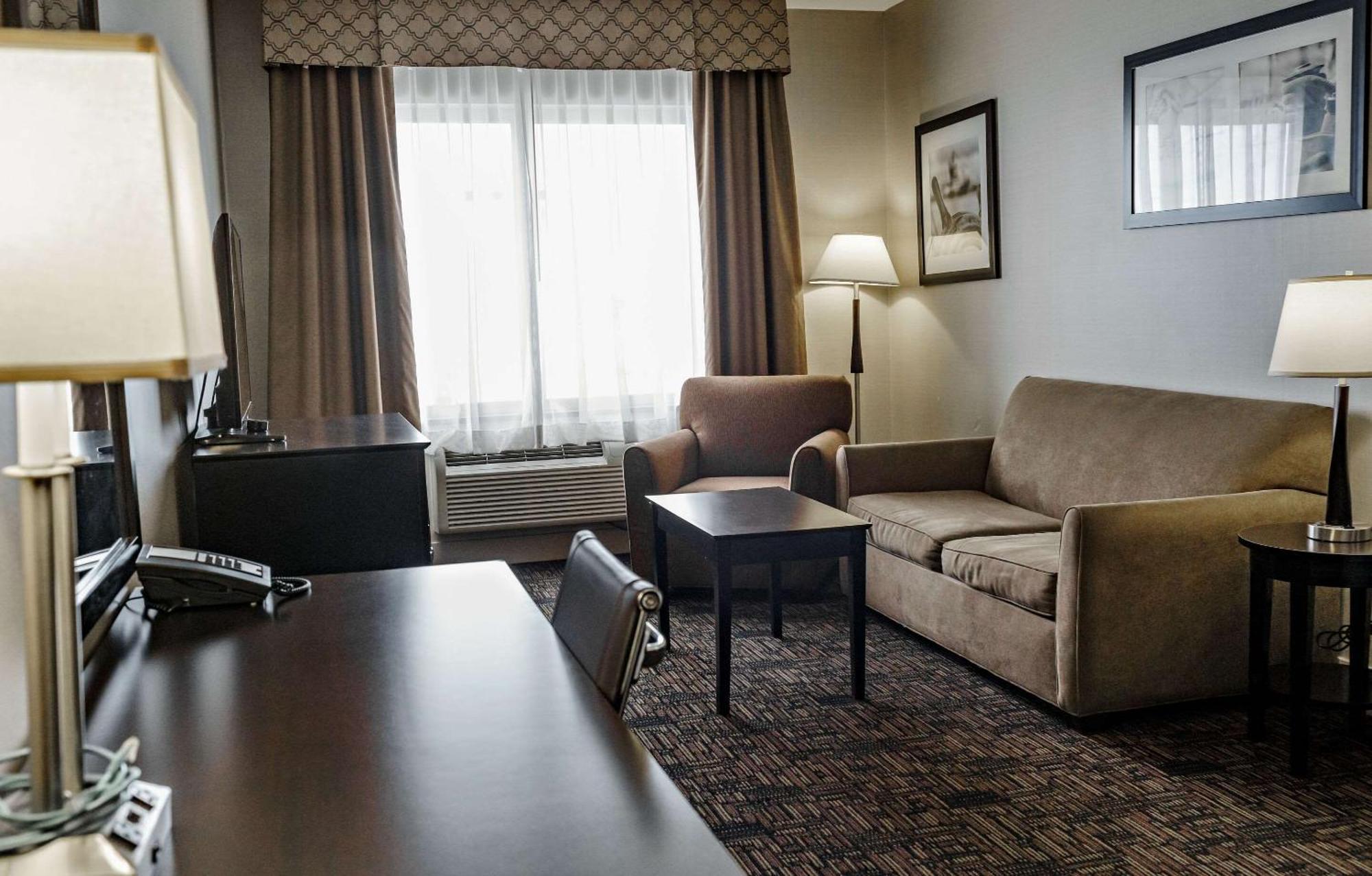 วินเกต บาย วินด์แฮม เอดมันตัน แอร์พอร์ต Hotel เลอดูค ภายนอก รูปภาพ
